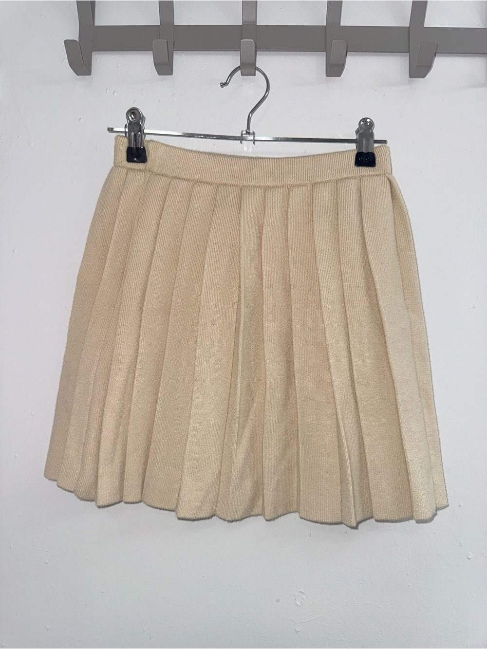 Zara mini skirt pleated in beige color size 7-8 years old for girls